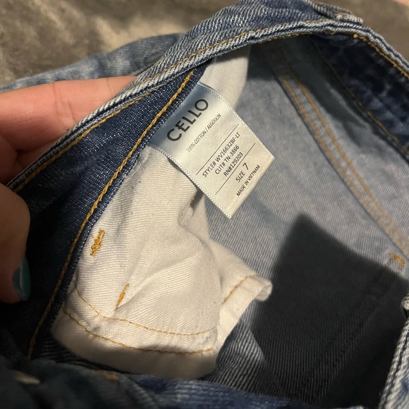 Distressed Jeans - Picture 4 of 5